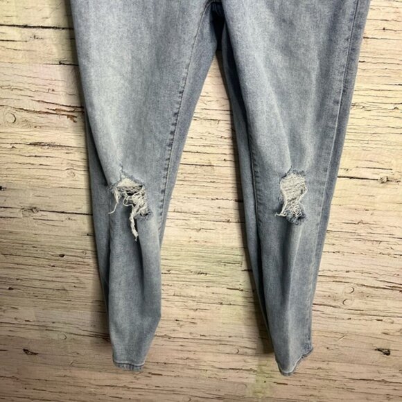 Levi's Wedgie Straight Women's Jeans Size 26  Light Denim distressed - Picture 2 of 7